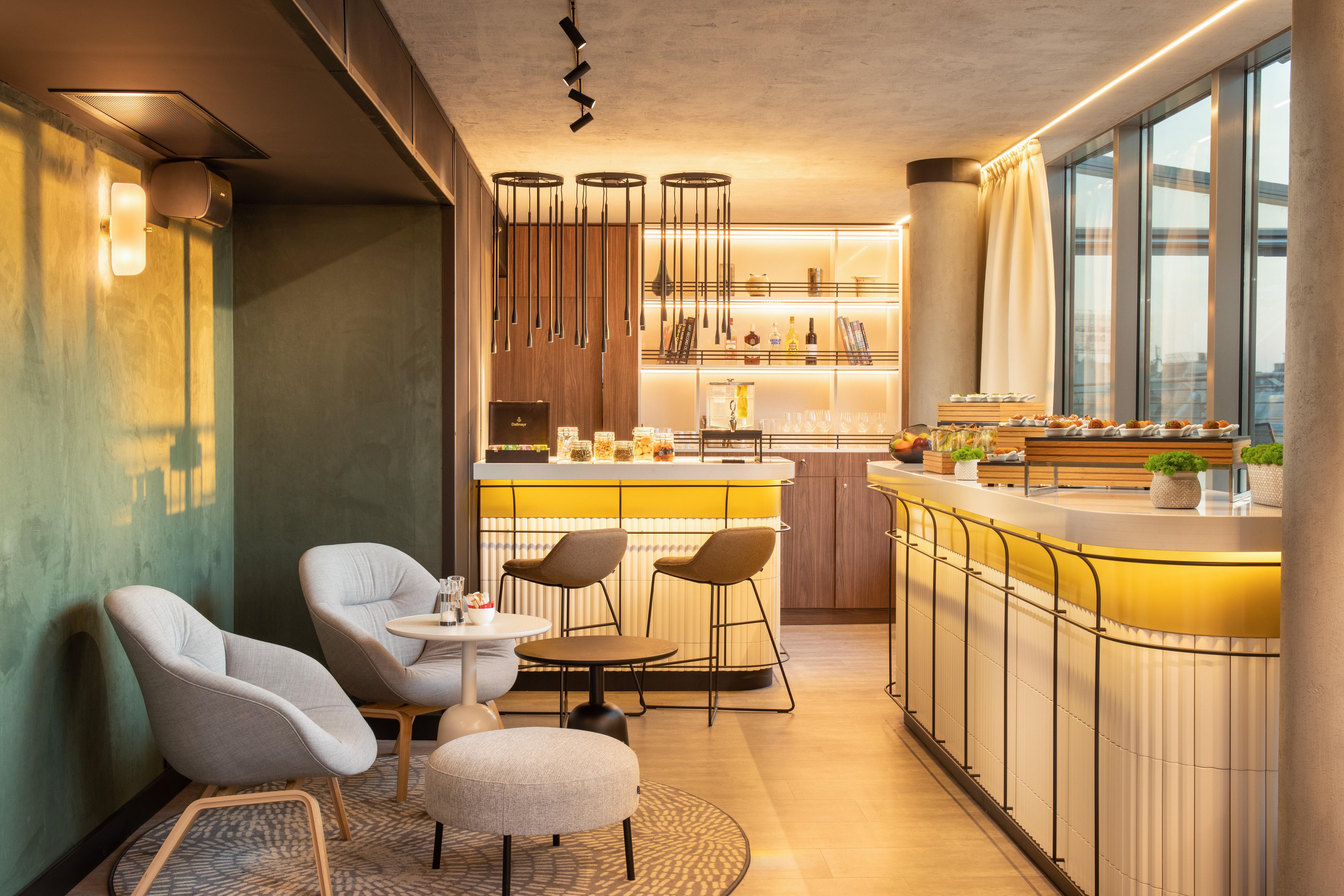 Crowne Plaza By Ihg מלון