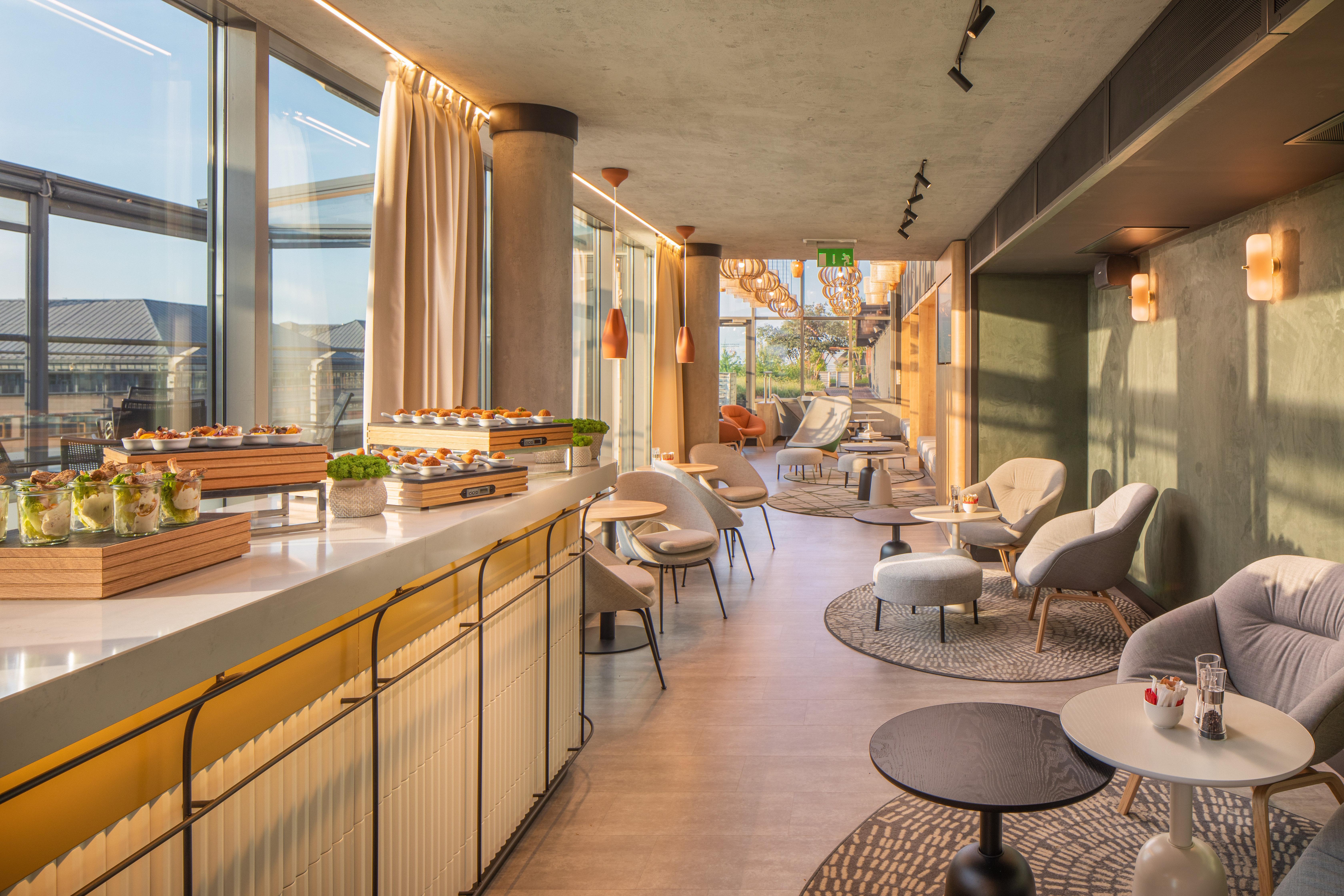 Crowne Plaza By Ihg Hotel 4*