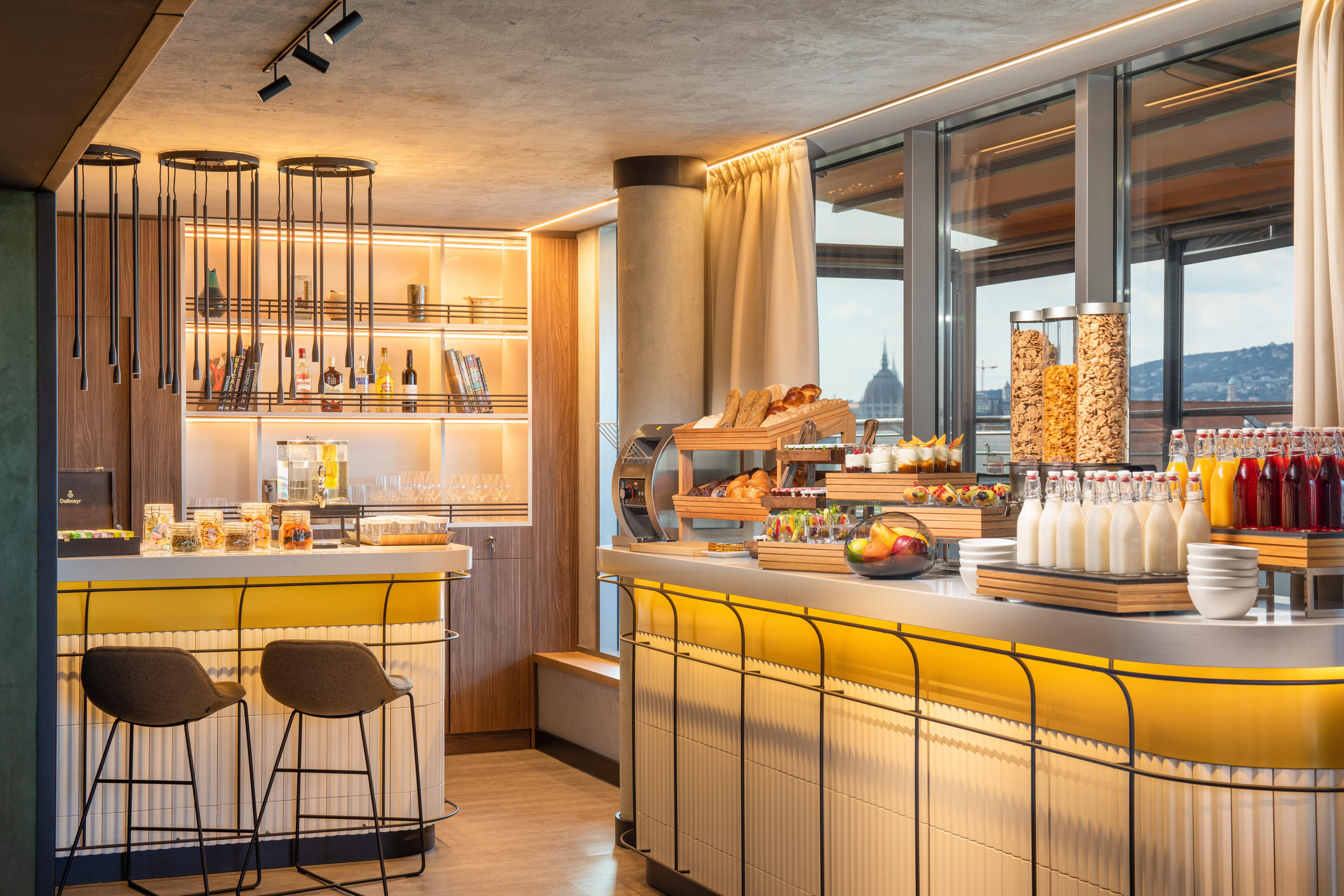 Crowne Plaza By Ihg Hotel