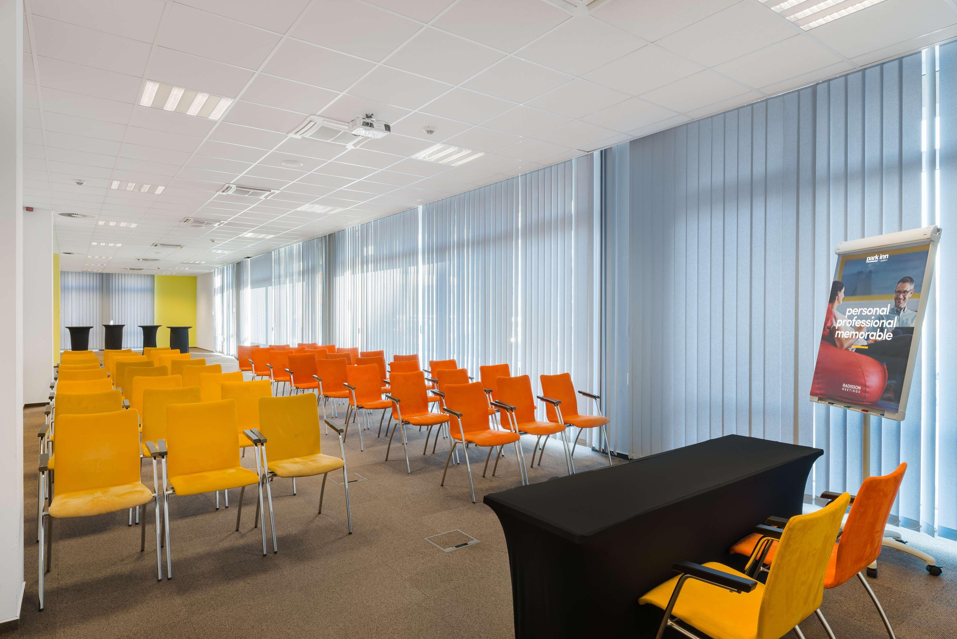 Crowne Plaza By Ihg Отель