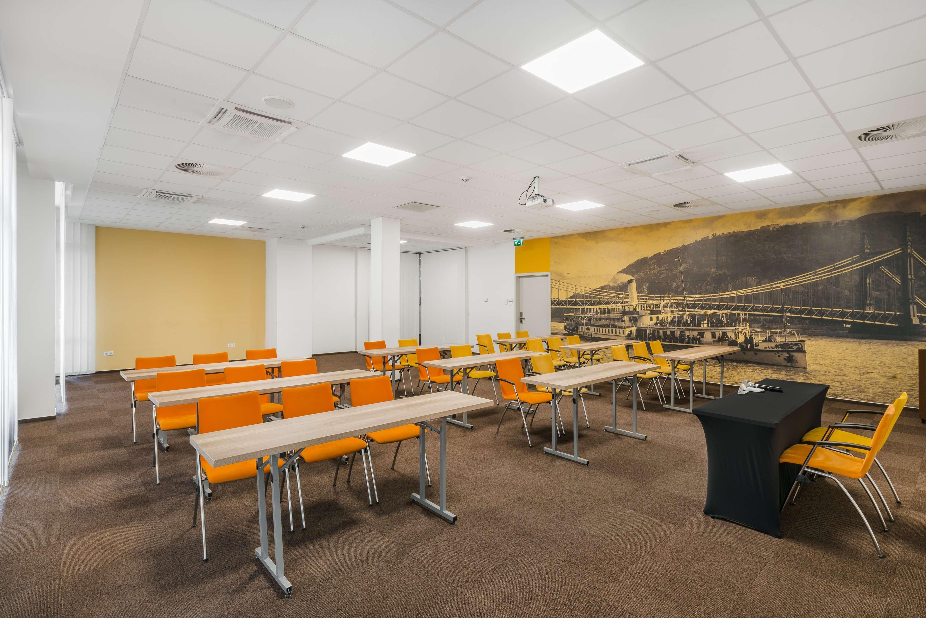Отель Crowne Plaza By Ihg